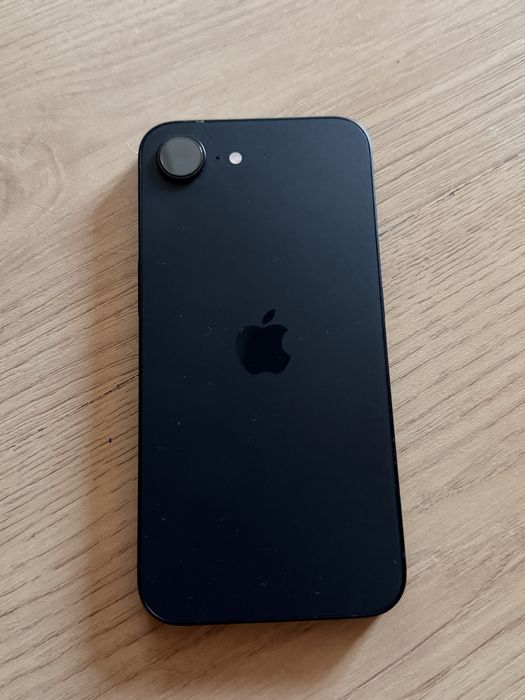 Iphone 16e като нов