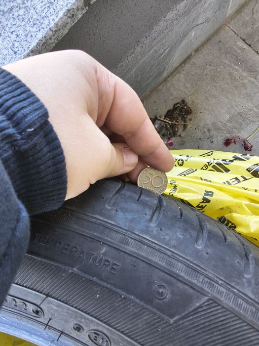 Продавам 4 летни гуми 215/55 R18