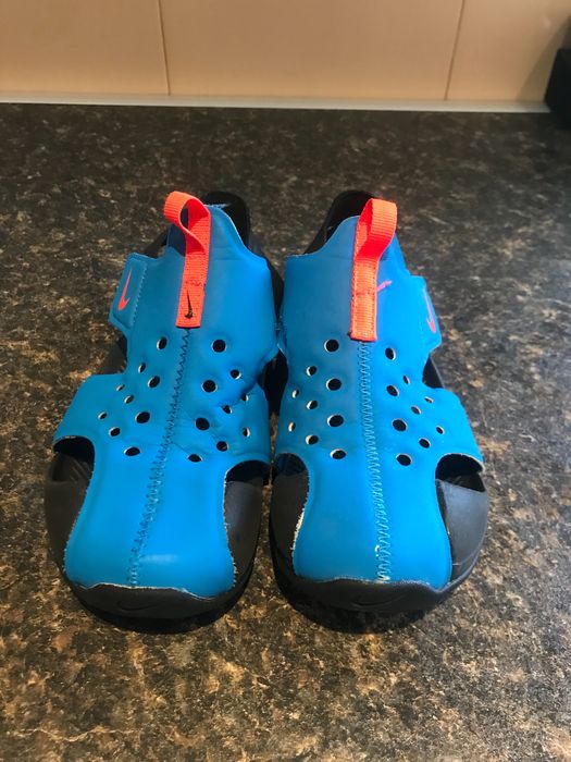 Детски дънки,панталони 15лв.и сандали 20 лв.