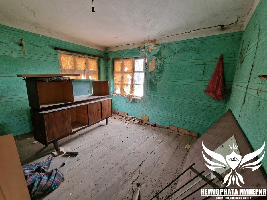 Продавам стара къща 112РЗП с двор 850кв.м в с.Козаново, общ.Асеновград