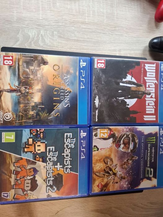 Vând Playstation 4 Pro