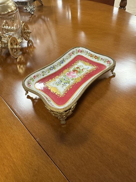 Bomboniera limoges din portelan pictat si elemente alama