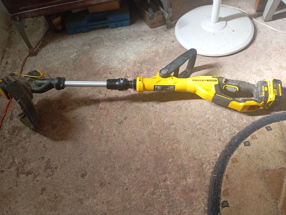 Vnd motocoasă pe baterie