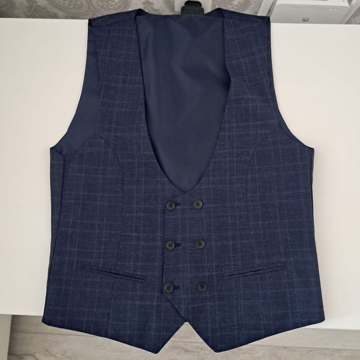 Продам костюм тройка