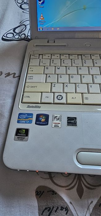 Laptop Toshiba Satellite L750-1NJ – Procesor i7, Ecran 15.6",