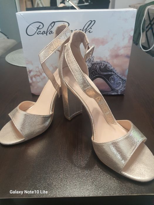 Официални сандали на ток