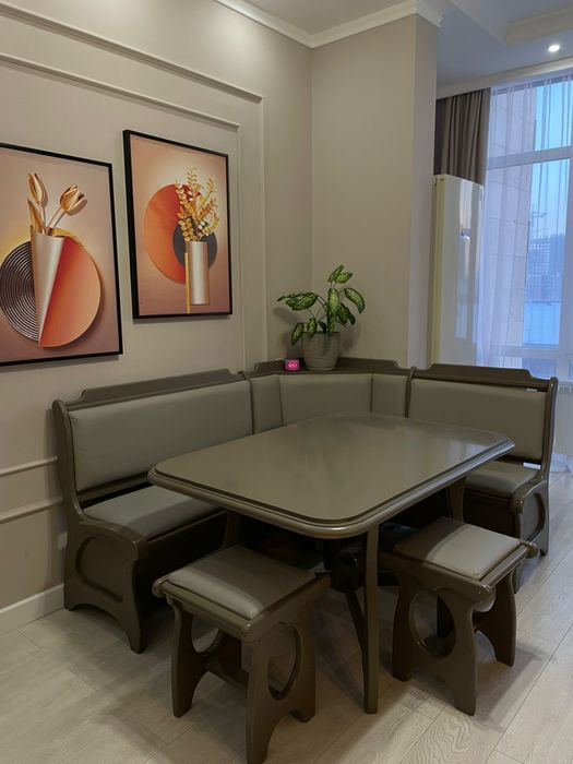 Стол, угловой, три стула