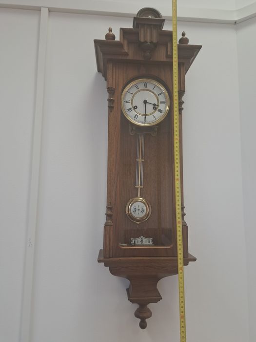 Ceas cu pendul, model deosebit, 650 lei