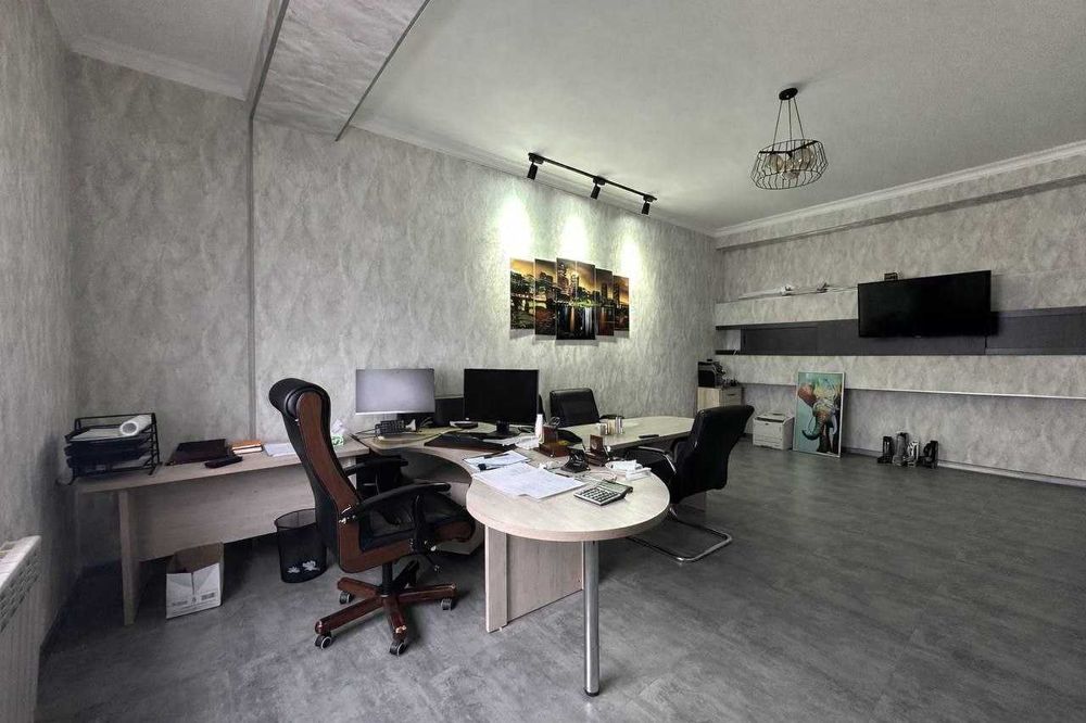 Продается офис в Бизнес центре.