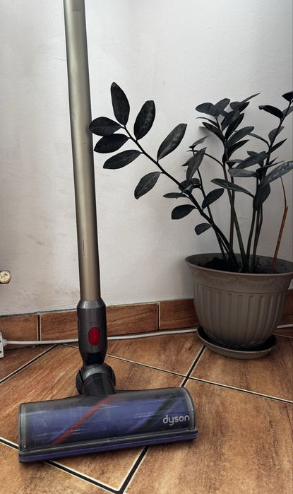 Dyson V10