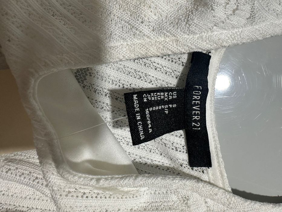 Дантелена рокля с етикет на Forever 21