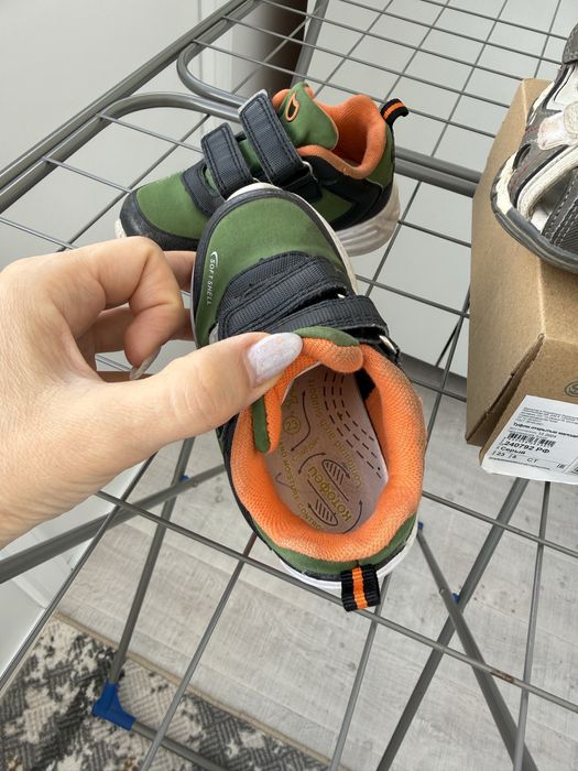 Продам детскую обувь