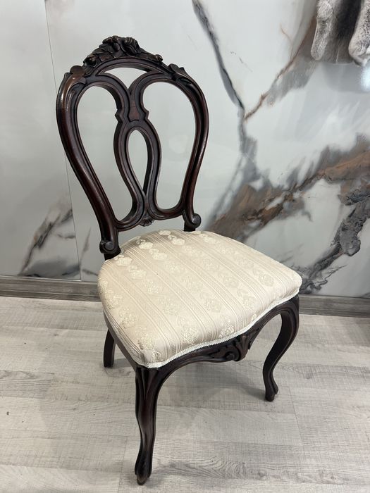 Стол в бароков стил с дърворезба