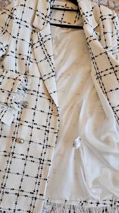 Сако букле бяло с черно