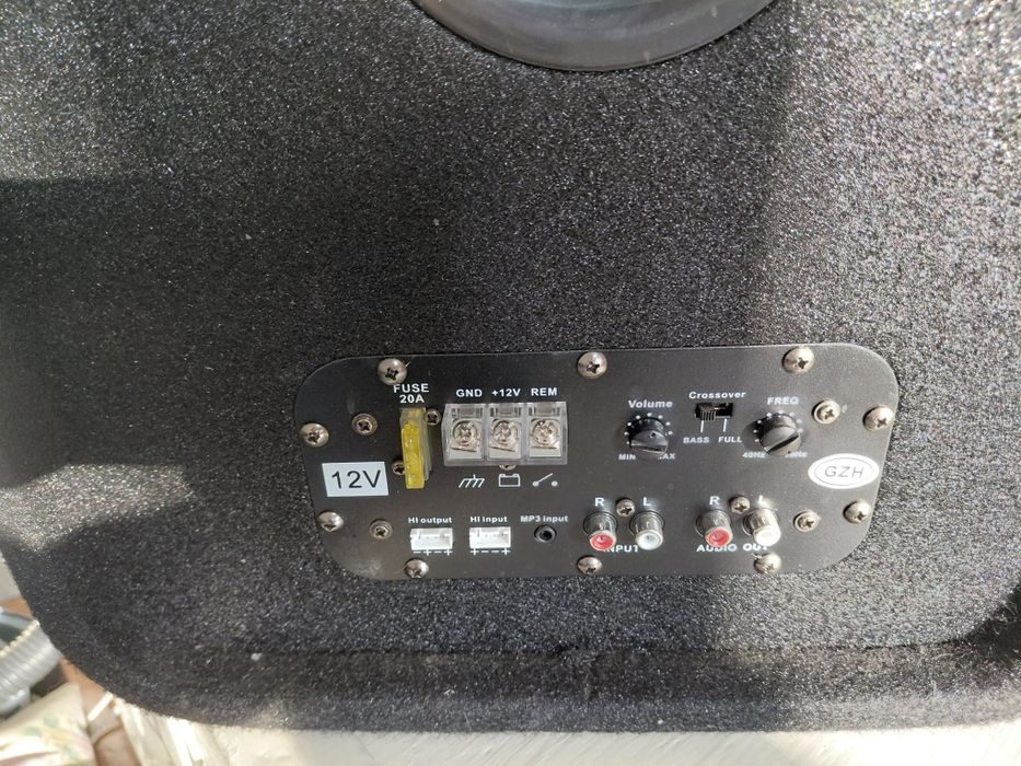 Продам новый сабвуфер 12 дюймов.