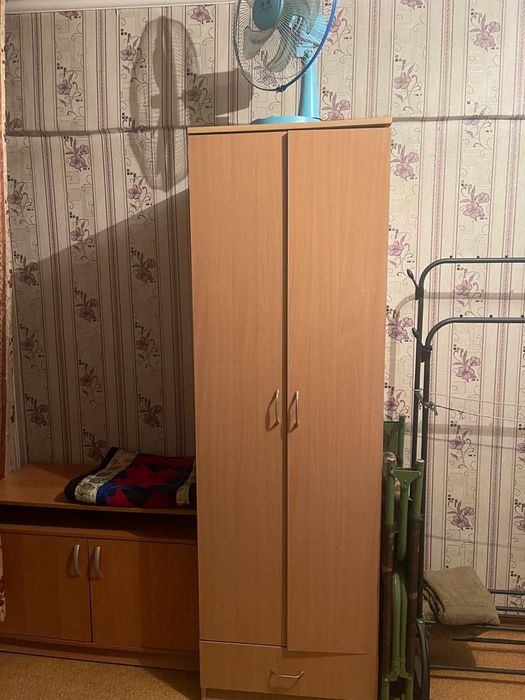 Продам тумбочки шифонер и столик