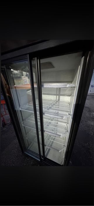 Хладилна витрина с плъзгащи стъклени врати – 200 х 90 см