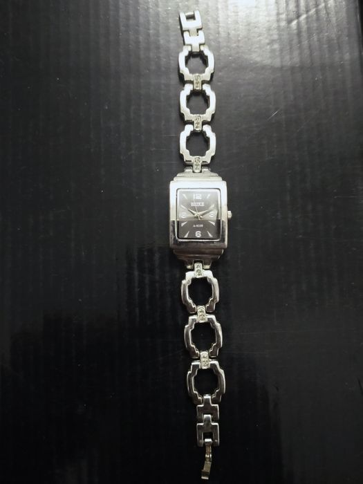 Часы наручные женские !!