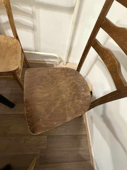 Круглый стол со стульями