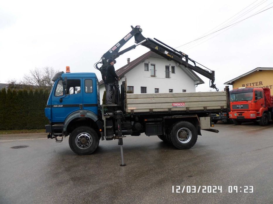 Mercedes-Benz 1838 4x4 Самосвал с кран HIAB 125-3