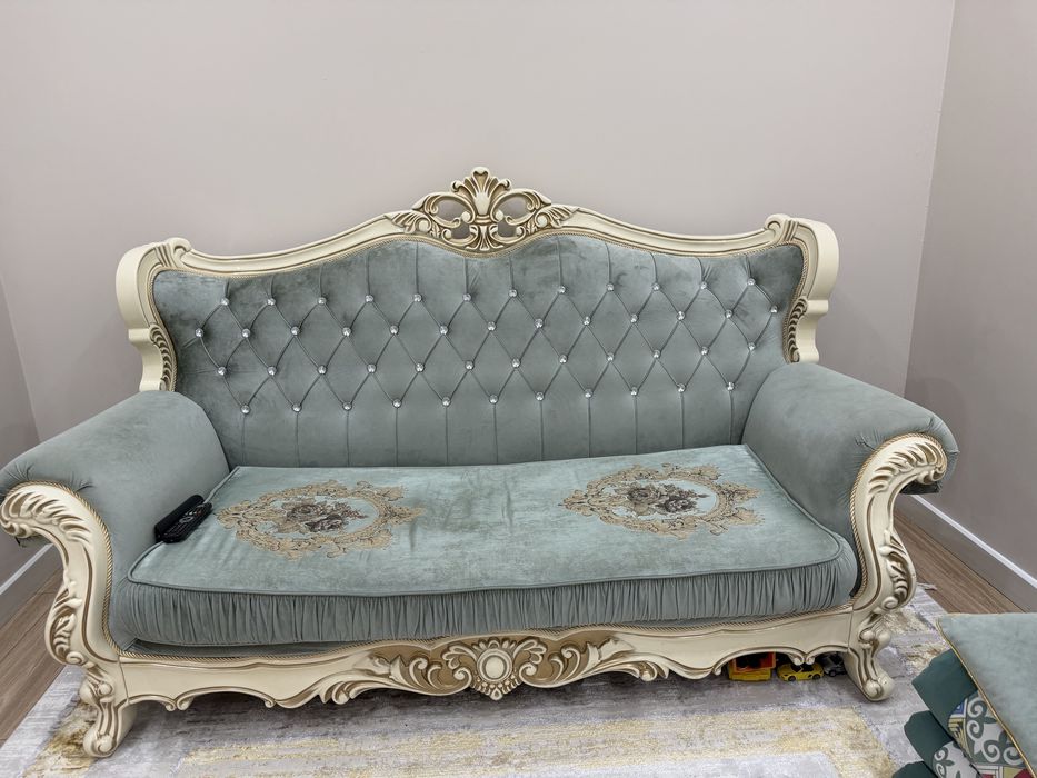 Продам б/у диван и 2 кресло в хорошем состоянии