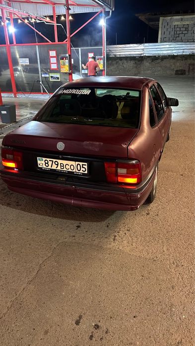 Opel Vektra(opel vektra) 2.0-1993год