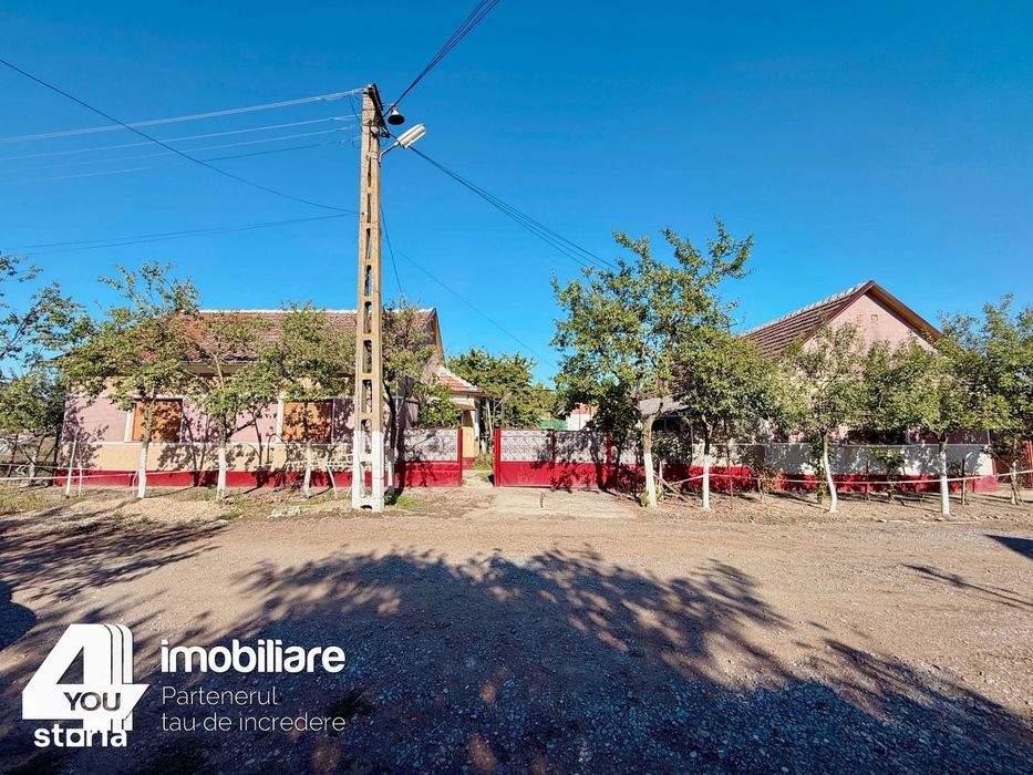 Proprietate în Țipari,formată din casă cu anexe+teren intravilan2880mp