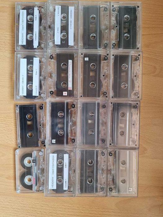 14 броя аудио касети с кутийки, уроци по немски и английски.