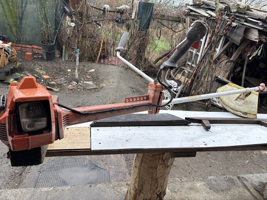 Vand motocoasa Hukcsvarna ;utilizata in gospodarie