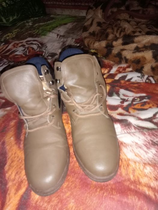 Продам зимние ботинки