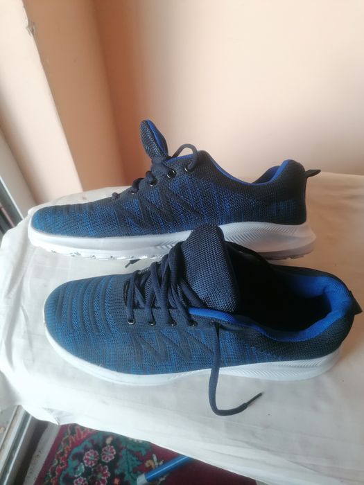 Adidași ușori UK