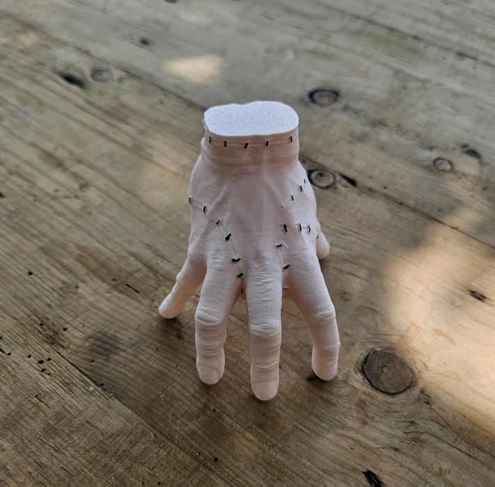 Mână Thing Wednesday