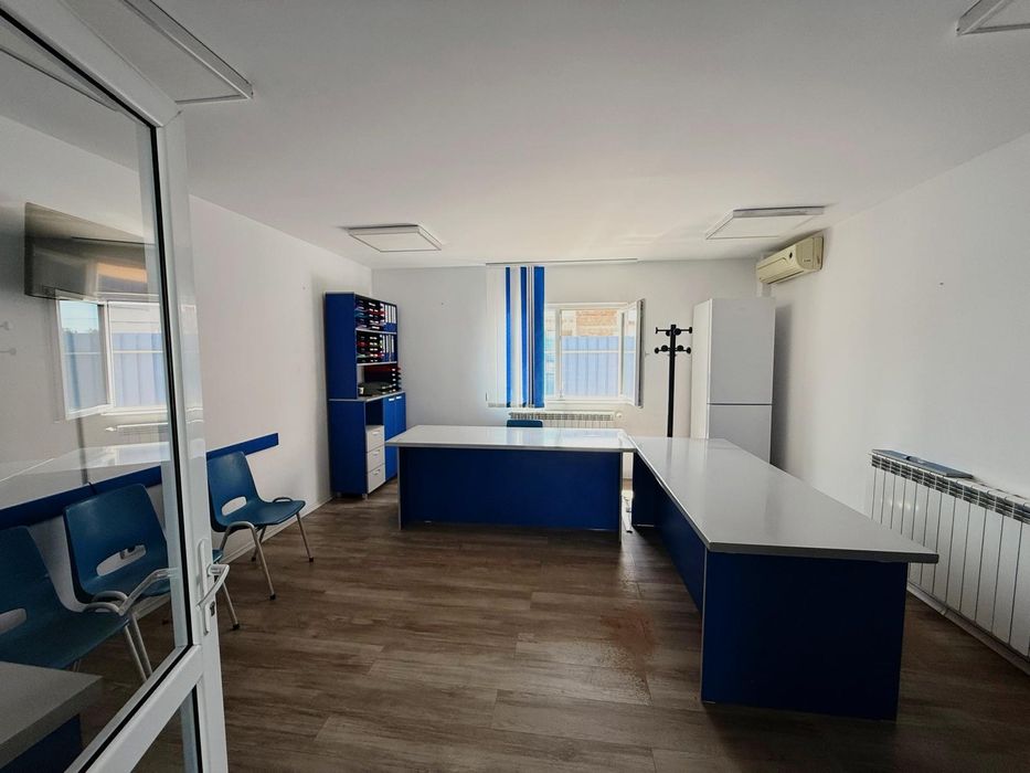 De închiriat spatiu comercial cu parcare (900 mp) Focșani