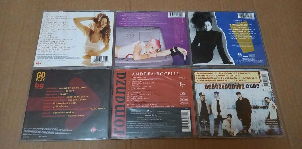 Оригинални CD с музика.