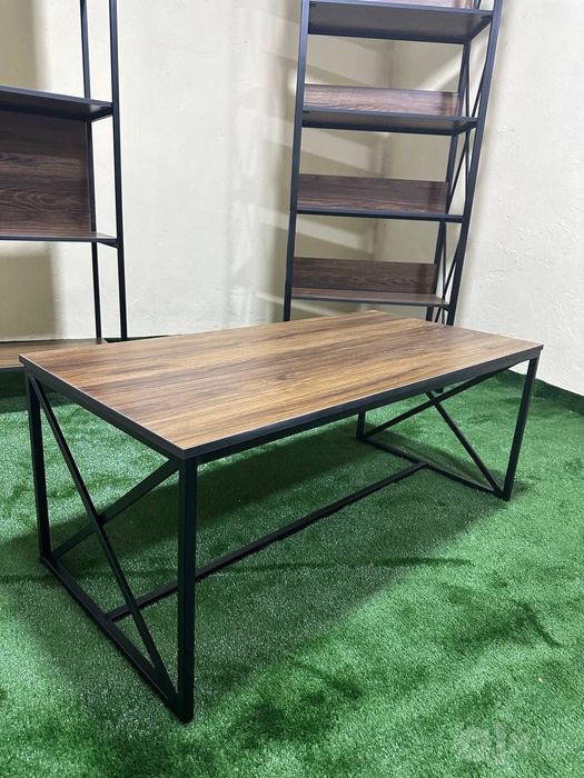 Jurnalniy stol loft