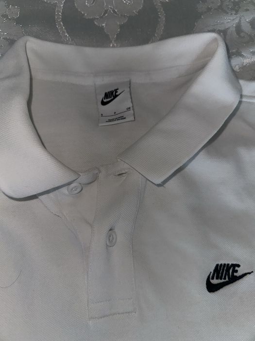 Оргинална тениска с якя Nike  20€ и Lapolo 10€