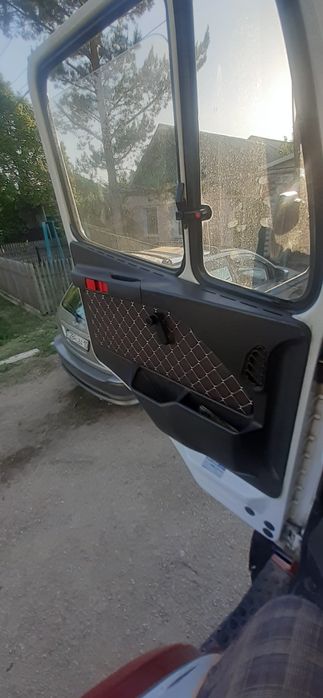 Грузовой Мерседес
