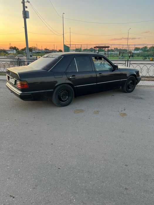 Продаётся Mercedes Benz 124 Е230 срочно срочно