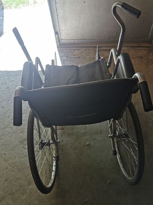 Продам инвалидную коляску
