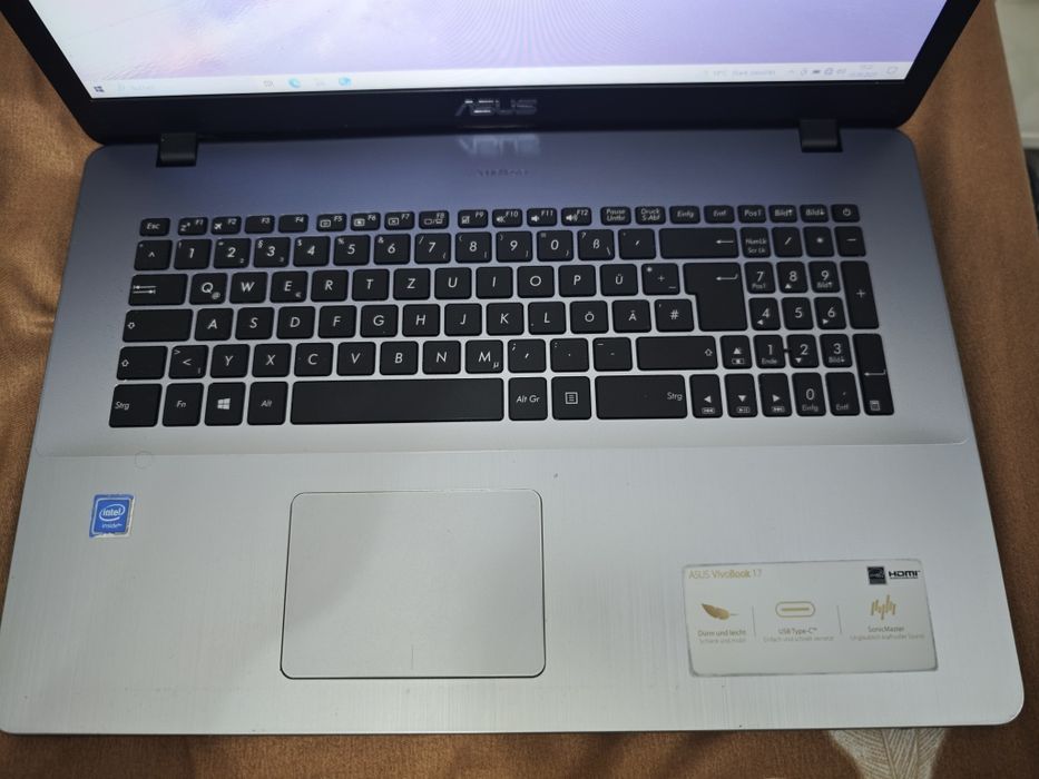 Asus vivobook 17