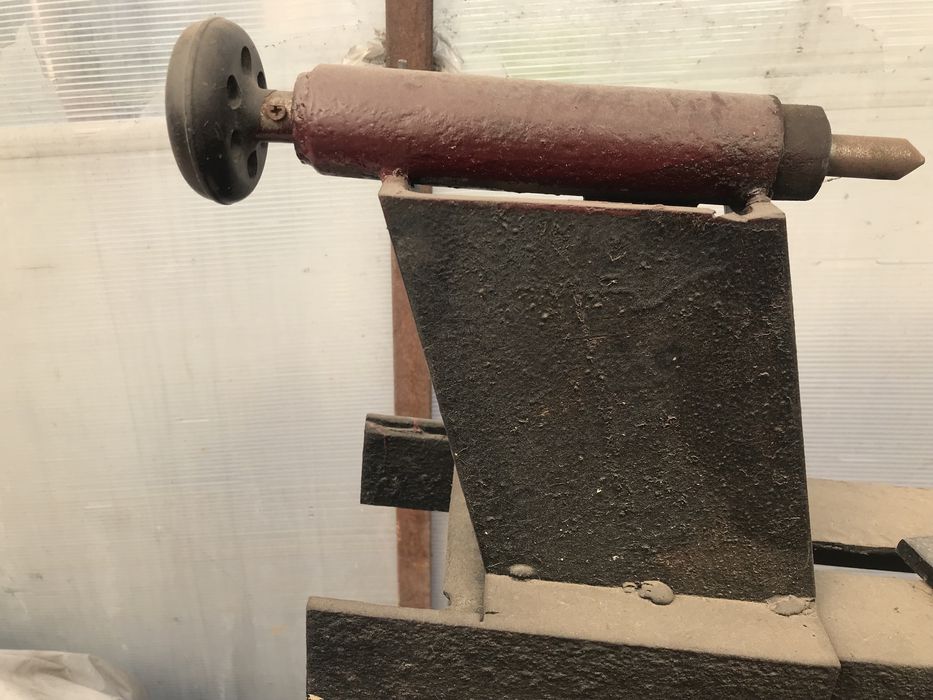 Продам токарный по дереву 220в