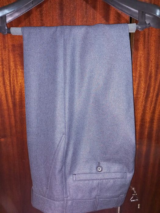 Продавам костюм мъжки