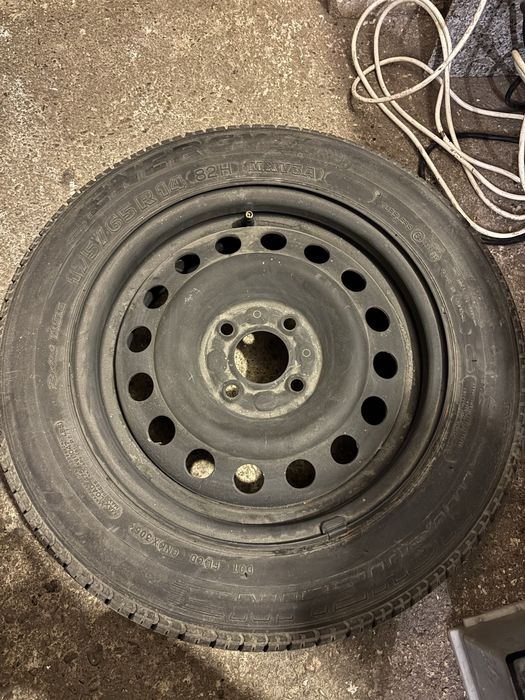 Vand 5 jenti R14 4 prezoane cu anvelope