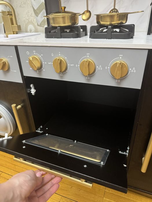 Детская  деревянная кухня