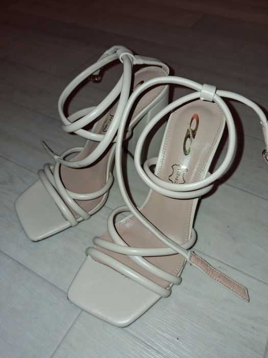 Продам туфли (босоножки на каблуке)