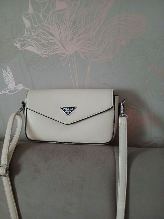 Женская сумка молочного цвета