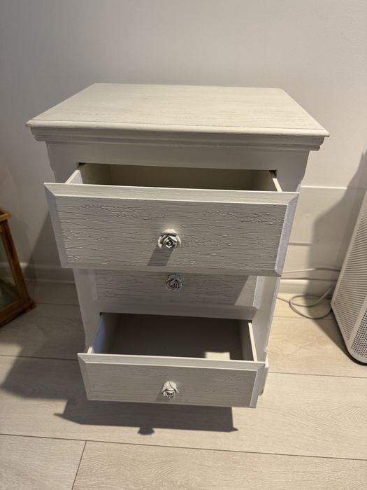 Set 2 noptiere din lemn alb cu patina gri 40 cm x 34 cm x 59h