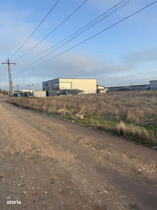 Teren intravilan , 3000 mp , deschidere 78 m, zona Carcea