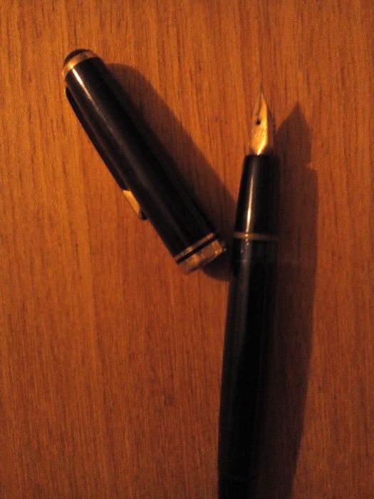 Кожена ретро- подвързия за книга и перодръжки