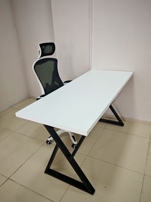 Офисные столы и кресла